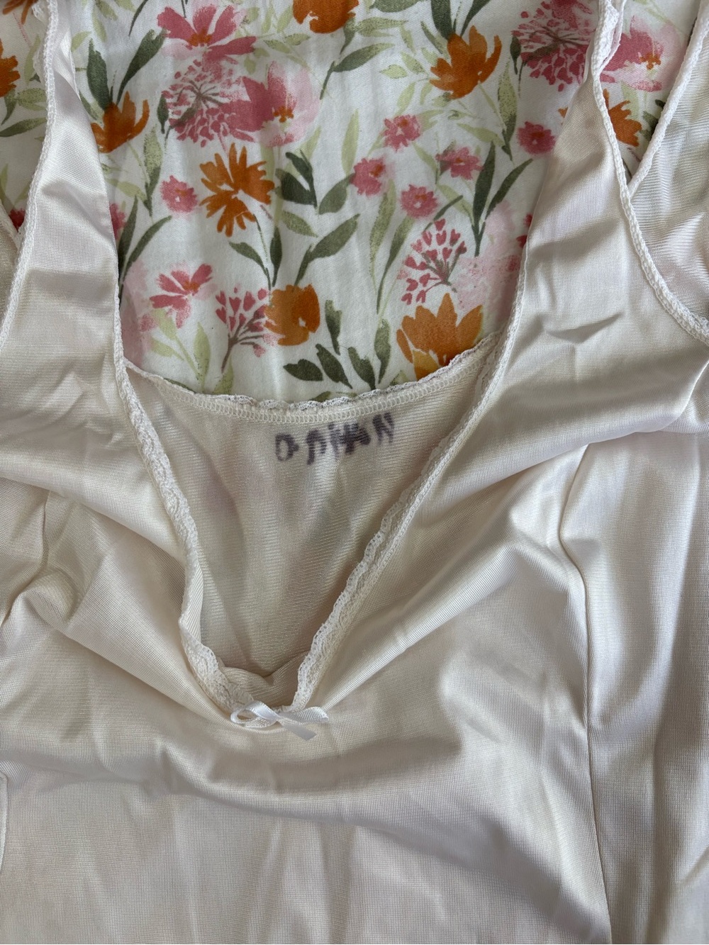 Vassarette 90s Satin Slip Tank Top Size Large Bow White Ivory Pajamas - Picture 5 of 8